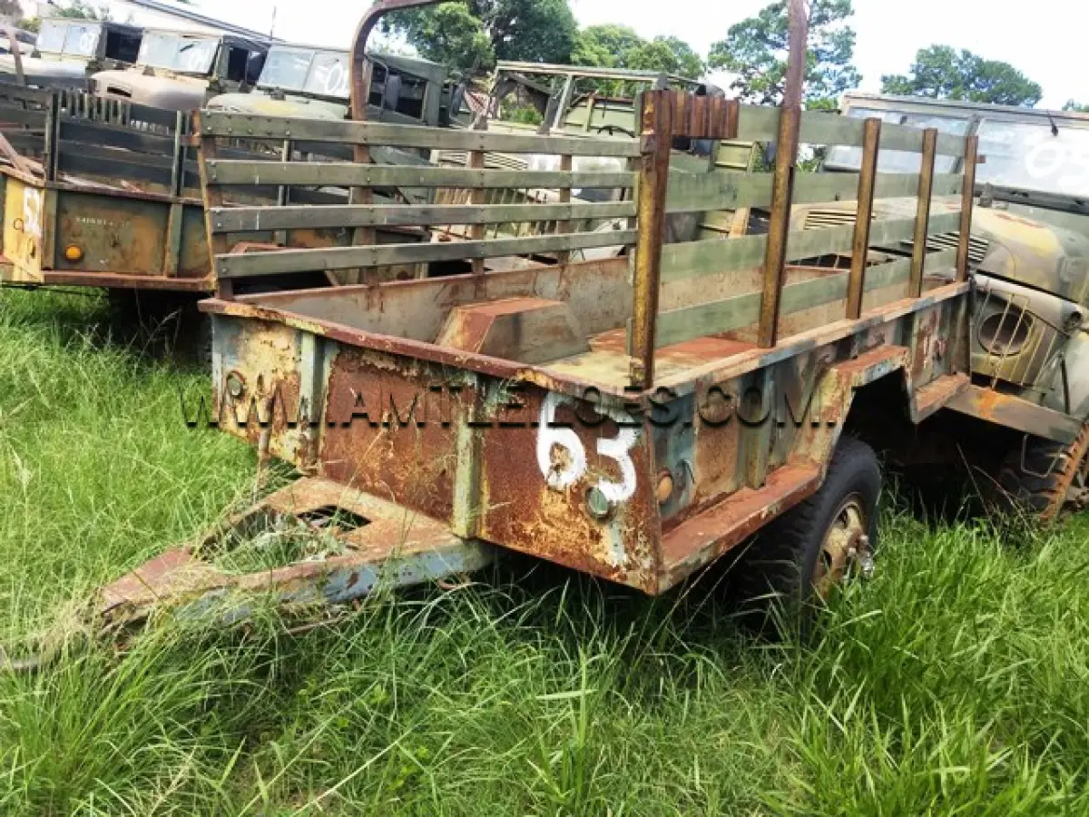 LOTE 063 - REBOQUE MULTICANAL TSOPC 1 1/2T 2R PONTAL 1975