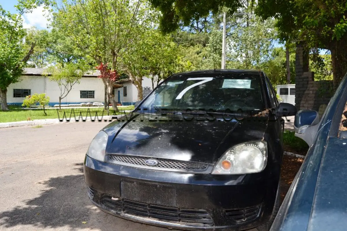 LOTE 007 - MARCA/MODELO: AUTOMÓVEL FORD FIESTA SEDAN 1.6 FLEX