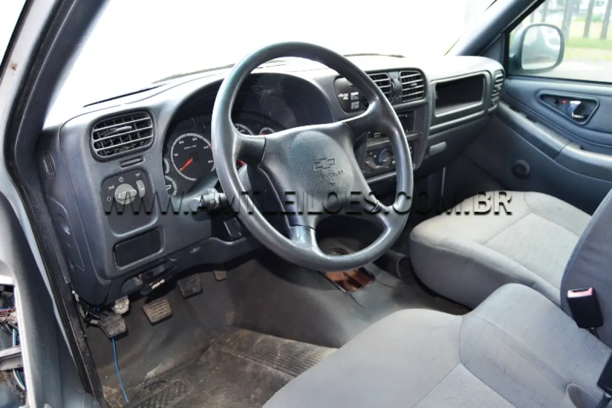 LOTE 002 - MARCA/MODELO: CAMINHONETE CABINE DUPLA GM S10, COLINA