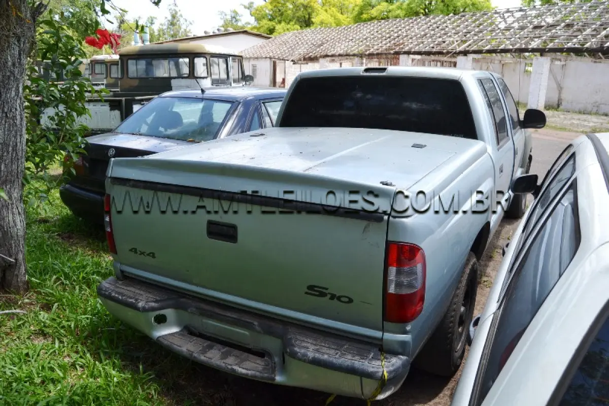 LOTE 002 - MARCA/MODELO: CAMINHONETE CABINE DUPLA GM S10, COLINA