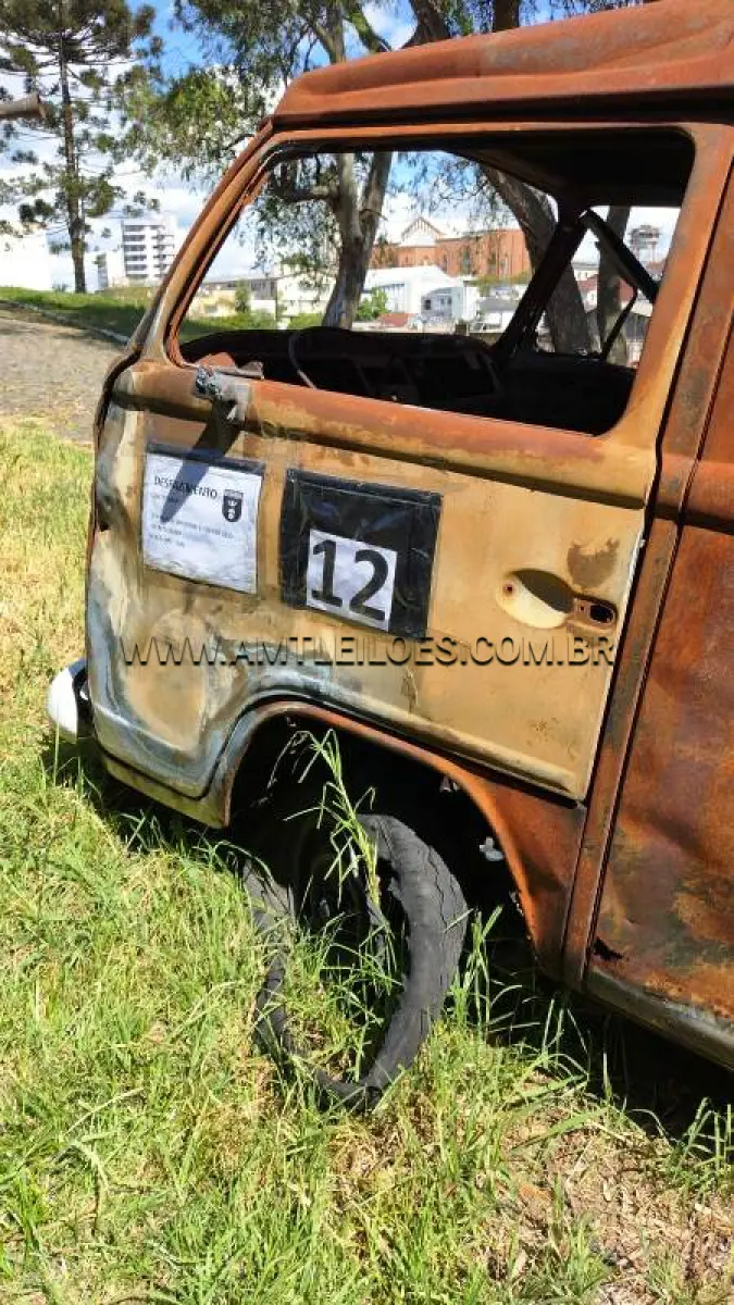 LOTE 012 - MARCA/MODELO: VW KOMBI 1.4 