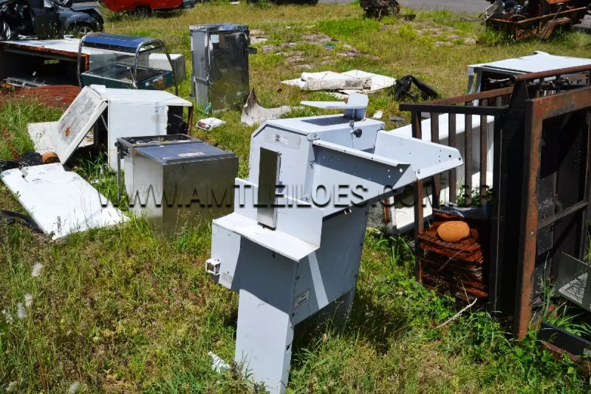 LOTE 01 - SUCATA DE FERRO COM PESO APROXIMADO DE 6.000 KG