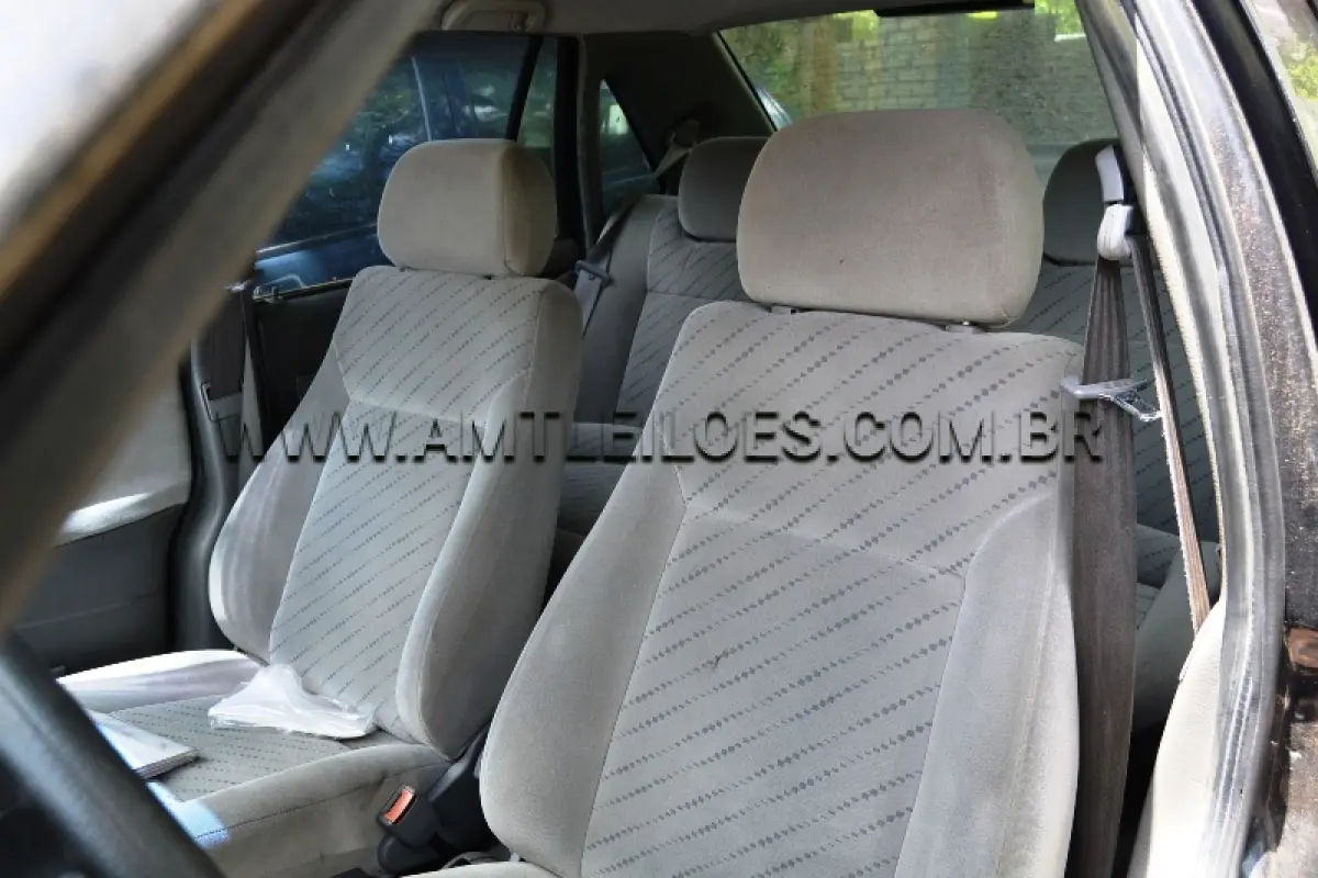 LOTE 004 - MARCA/MODELO: AUTOMÓVEL VW SANTANA 2.0