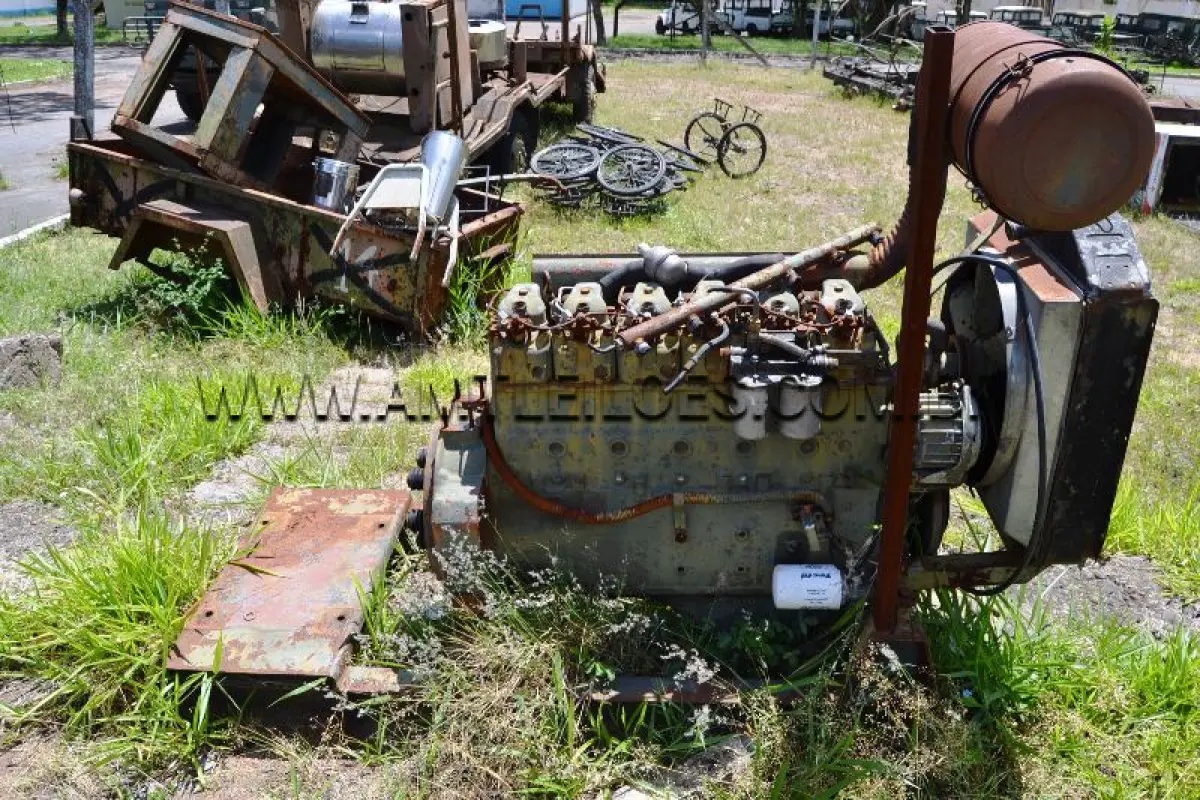 LOTE 01 - SUCATA DE FERRO COM PESO APROXIMADO DE 6.000 KG