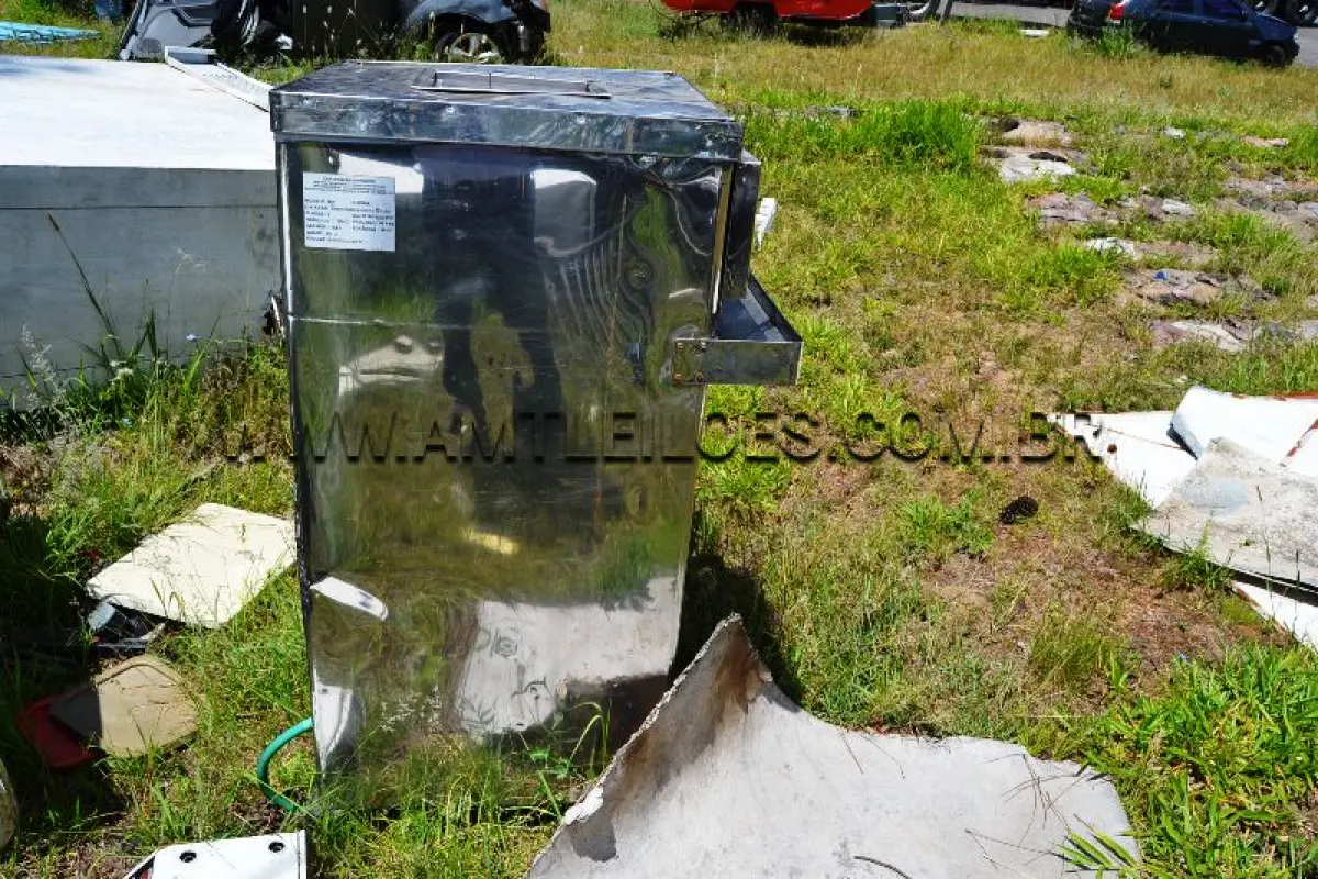 LOTE 01 - SUCATA DE FERRO COM PESO APROXIMADO DE 6.000 KG