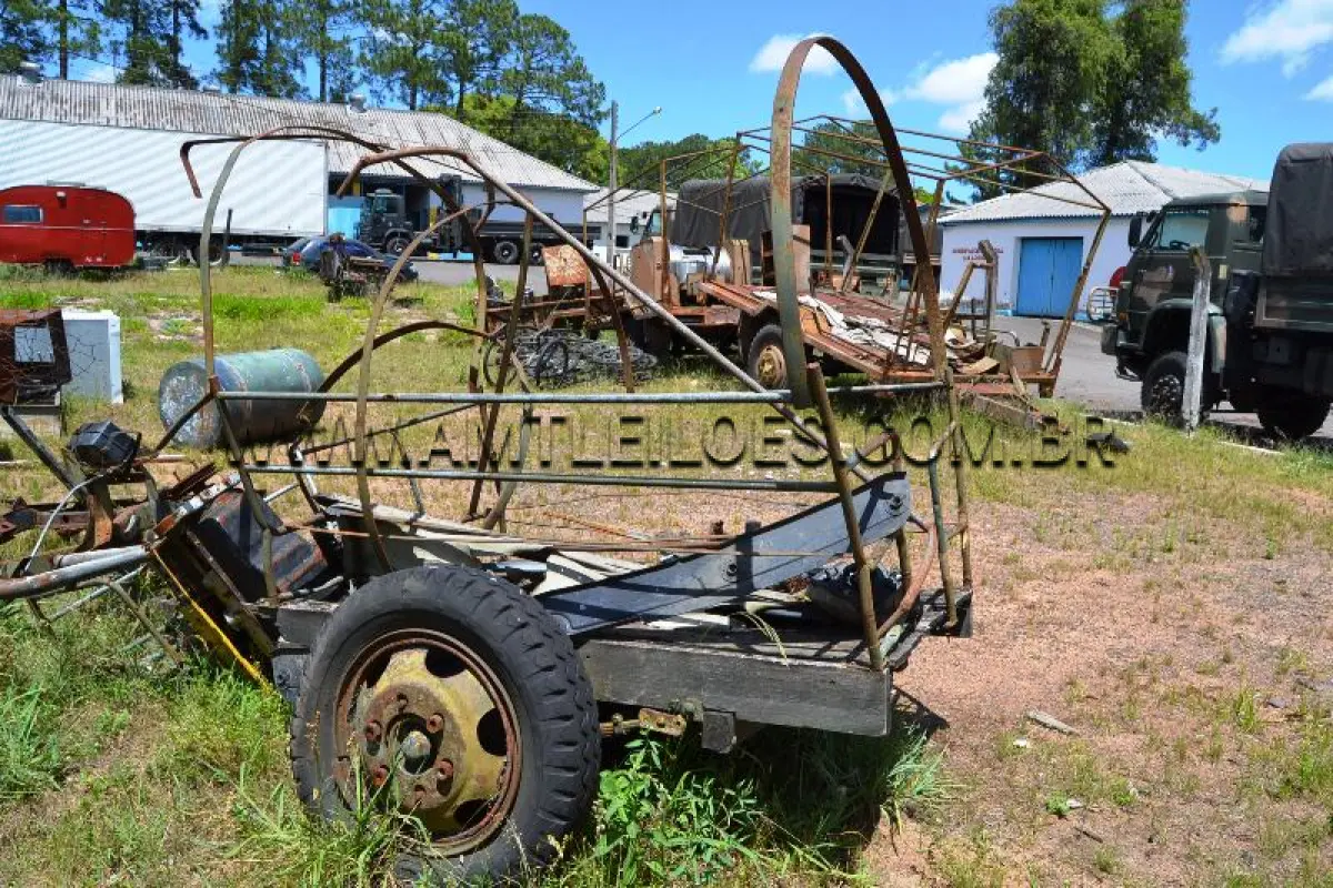 LOTE 01 - SUCATA DE FERRO COM PESO APROXIMADO DE 6.000 KG