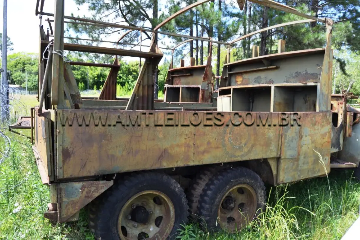 LOTE 01 - SUCATA DE FERRO COM PESO APROXIMADO DE 6.000 KG