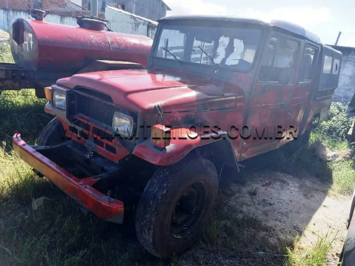 LOTE 032 - MARCA/MODELO: RÁDIO CABINE DUPLA TOYOTA BANDEIRANTE BJ55LP2BL