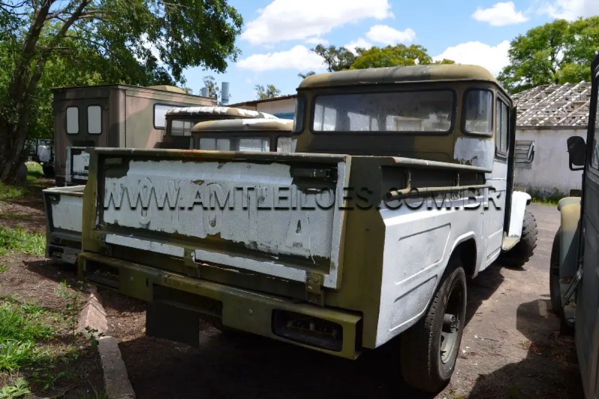 LOTE 029 - MARCA/MODELO: RÁDIO CABINE DUPLA TOYOTA BANDEIRANTE BJ55LP