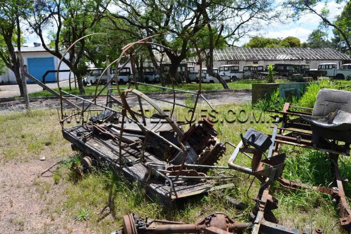 LOTE 01 - SUCATA DE FERRO COM PESO APROXIMADO DE 6.000 KG