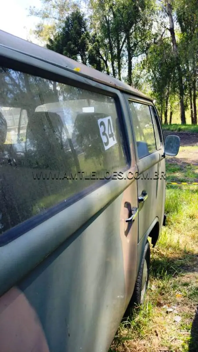 LOTE 034 - MARCA/MODELO: OFICINA RADAR VW KOMBI FURGÃO  1600