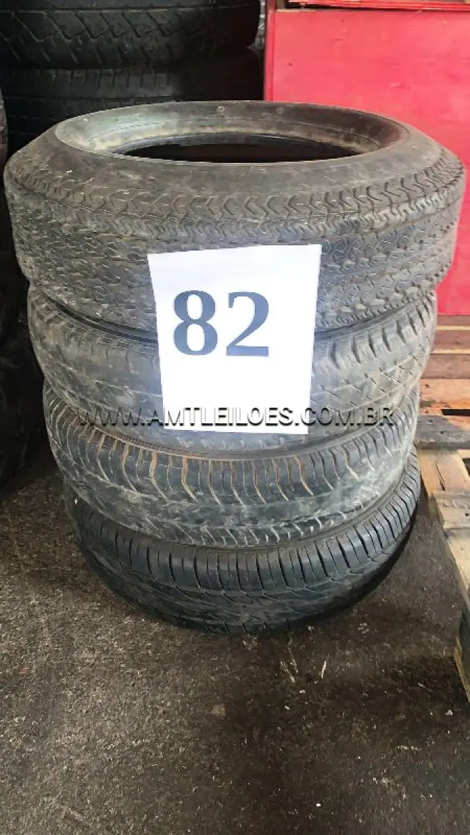 LOTE 082 - MARCA/MODELO: 02 PNEUS 145/80 R13 ; 01 PNEU 175/70 R13 ; 01 PNEU 165 R13