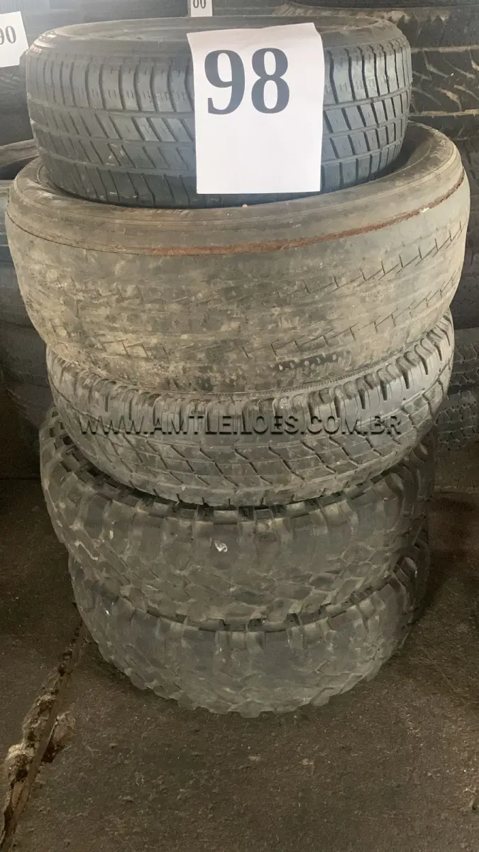 LOTE 098 - MARCA/MODELO: 02 PNEUS 135/85 R16 ; 01 PNEU 245/50 R20 ; 01 PNEU 215/80 R16