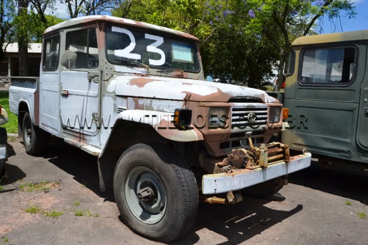 LOTE 023 - MARCA/MODELO: RÁDIO CABINE DUPLA TOYOTA BANDEIRANTE BJ55LP