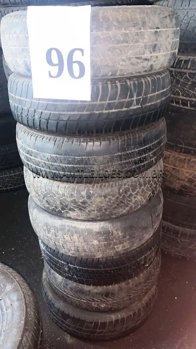 LOTE 096 - MARCA/MODELO: 08 PNEUS 165/70 R13