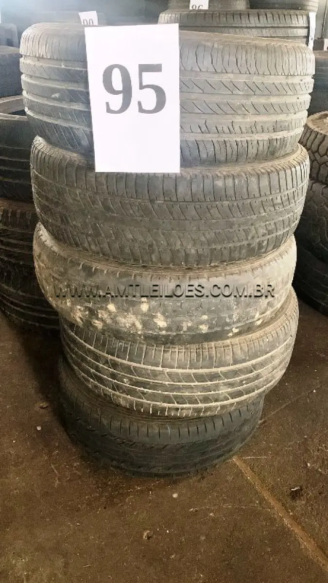 LOTE 095 - MARCA/MODELO: 02 PNEUS 195/55 R15 ; 01 PNEU 185 R14 ; 01 PNEU 195/65 R15 ; 01 PNEU 205/55 R16