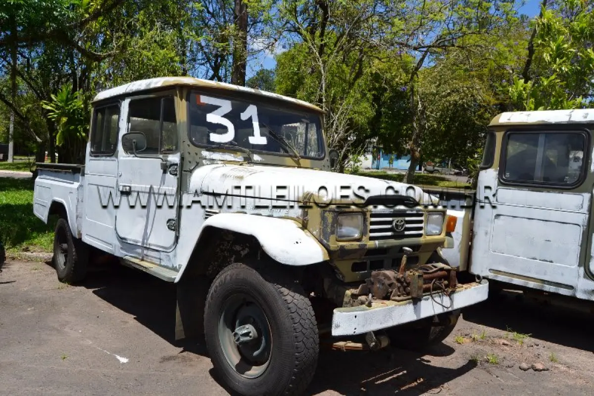 LOTE 031 - MARCA/MODELO: RÁDIO CABINE DUPLA TOYOTA BANDEIRANTE BJ55LP