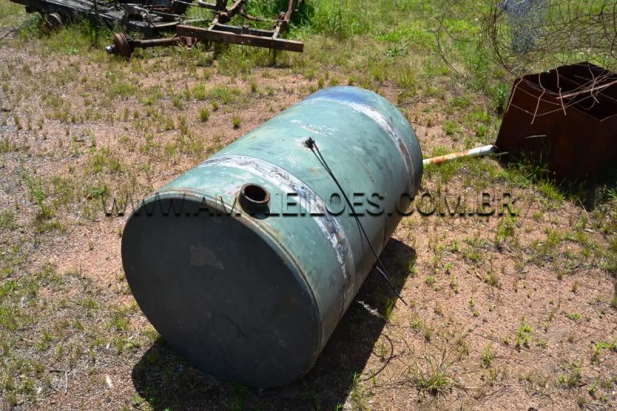 LOTE 01 - SUCATA DE FERRO COM PESO APROXIMADO DE 6.000 KG