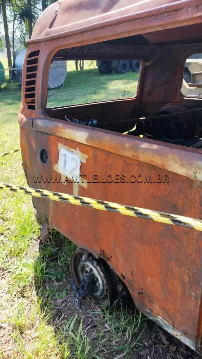 LOTE 012 - MARCA/MODELO: VW KOMBI 1.4 