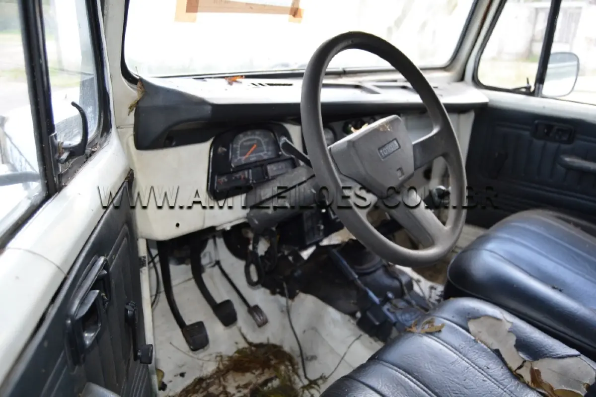 LOTE 030 - MARCA/MODELO: RÁDIO CABINE DUPLA TOYOTA BANDEIRANTE BJ55LP