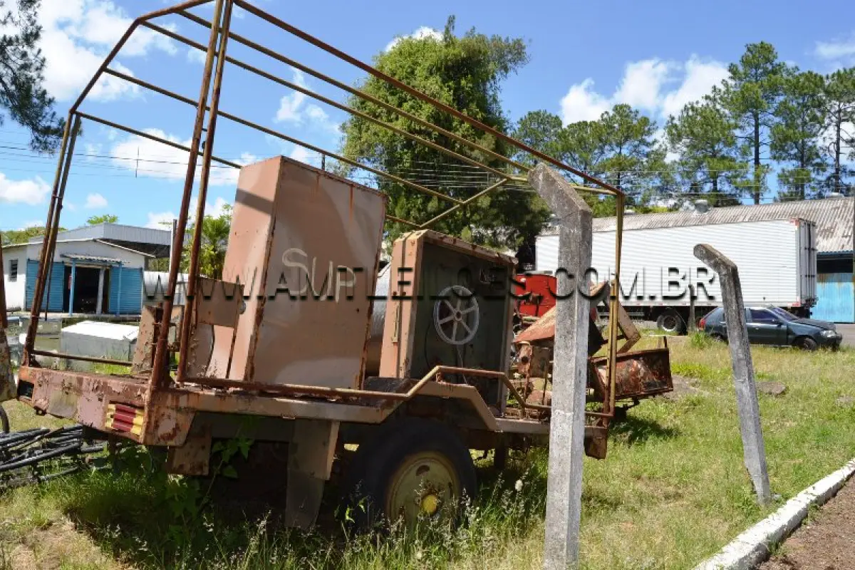 LOTE 01 - SUCATA DE FERRO COM PESO APROXIMADO DE 6.000 KG