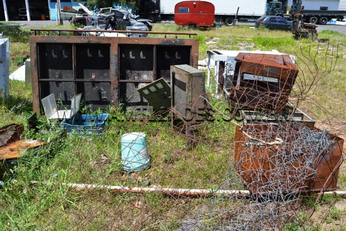 LOTE 01 - SUCATA DE FERRO COM PESO APROXIMADO DE 6.000 KG