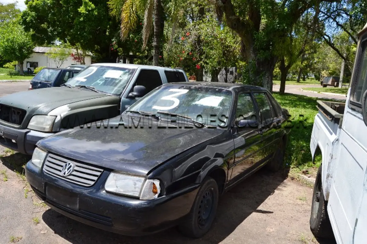 LOTE 003 - MARCA/MODELO: AUTOMÓVEL VW SANTANA 1.8 