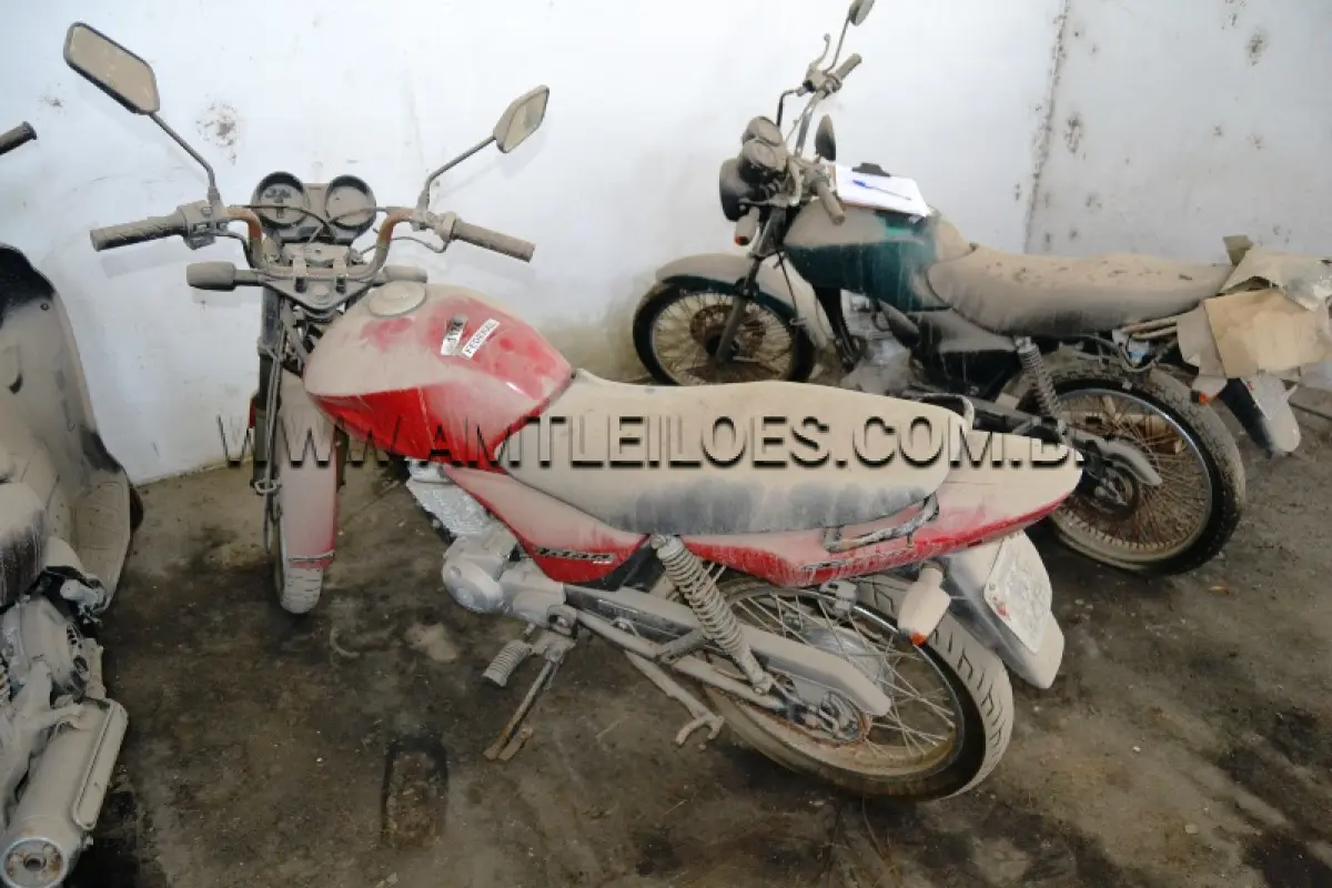 LOTE 007 - Espécie: PASSAGEIRO / Marca: HONDA / Modelo: CG 150 TITAN KS / Placa: IMG3483 / Ano fabricação: 2004 / Ano modelo: 2004 / Cor: VERMELHA / Chassi: 9C2KC08105R002465 / Motor: KC08E15002465 / Renavam: 845164414