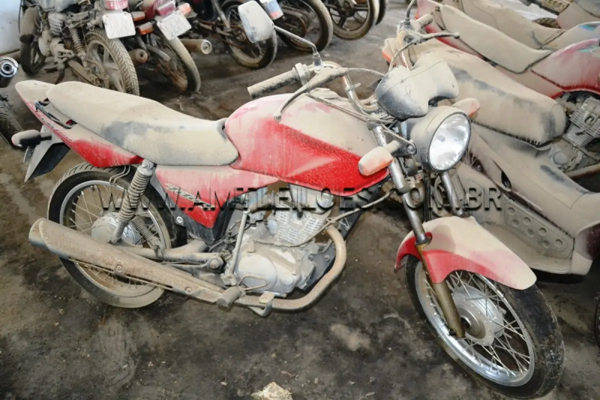 LOTE 007 - Espécie: PASSAGEIRO / Marca: HONDA / Modelo: CG 150 TITAN KS / Placa: IMG3483 / Ano fabricação: 2004 / Ano modelo: 2004 / Cor: VERMELHA / Chassi: 9C2KC08105R002465 / Motor: KC08E15002465 / Renavam: 845164414