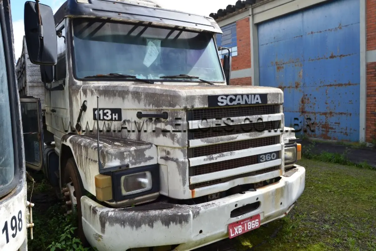 LOTE 004 - CAMINHÃO TRATOR, Marca/Modelo; SCANIA/T113 H 4X2 360, Placa: LXB1866, UF: MS; Ano/Mod: 1995; Cor: Branca, RENAVAM: 636482928; Chassi: 9BSTH4X2ZS2215032; Motor: 3172690.