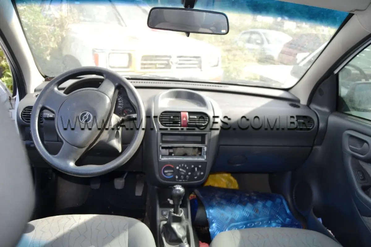 LOTE 011 - GM/CORSA SEDAN MAXX, Placa: IMU3584, UF: RS; Ano/Mod: 2005; Cor: Branca, RENAVAM: 869835963; Chassi: 9BGXH19G06B149649; Motor: G50007896