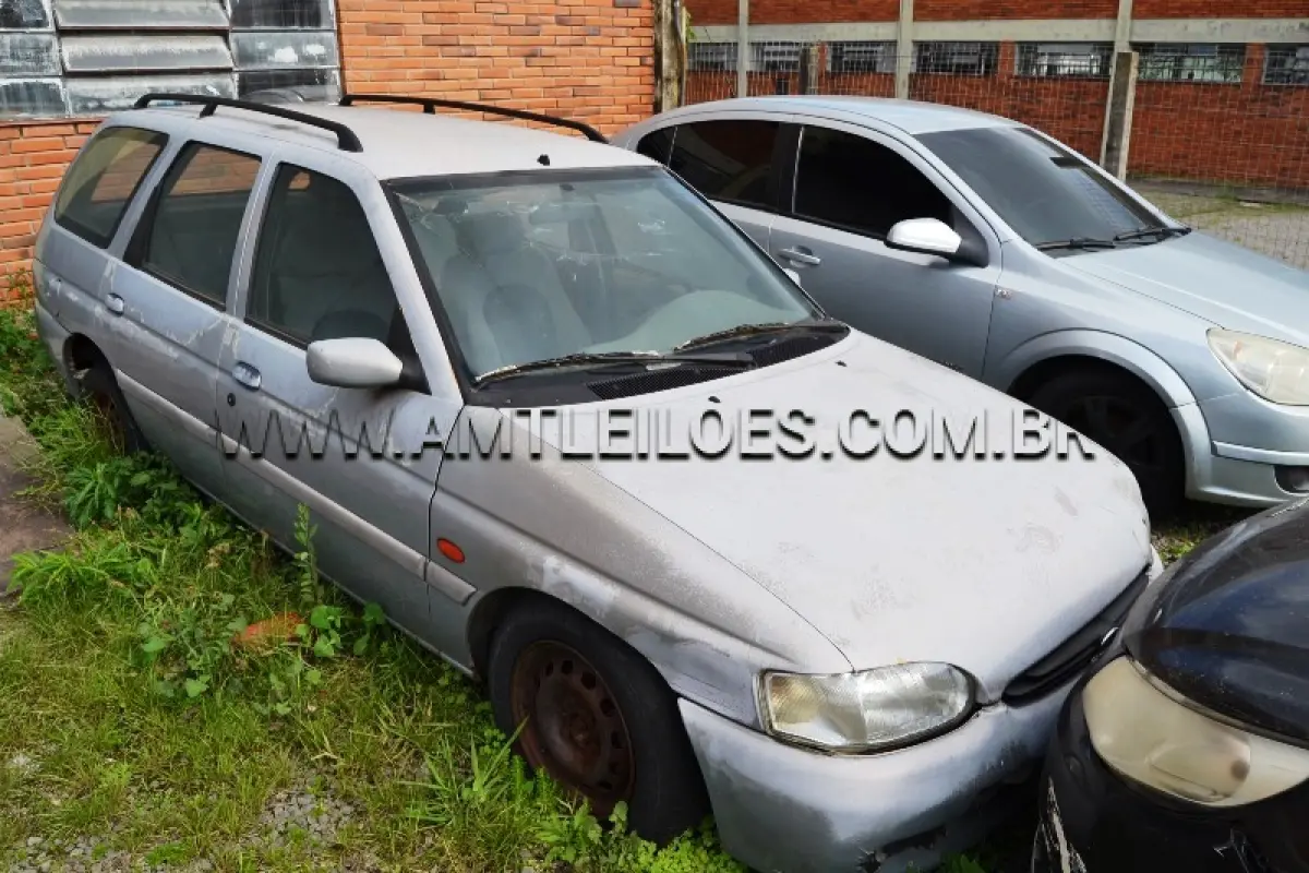 LOTE 003 - SUCATA - FORD /ESCORT GLX16VF /Ano  modelo: 1997 / Cor: PRATA