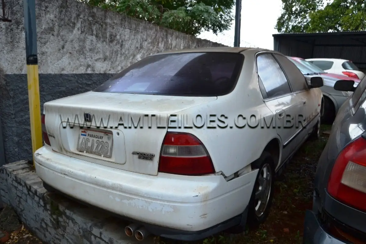 LOTE 001 - SUCATA: ESPÉCIE: AUTOMÓVEL, HONDA ACCORD SEDÃ EX COM EMPLACAMENTO DO EXTERIOR PARAGUAI/ Placa: ACJ228 / Ano: 1994