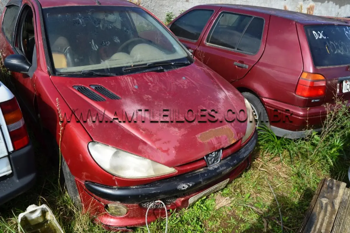 LOTE 001 - SUCATA - PEUGEOT/206 SOLEIL, Placa: ILA9963, UF: RS; Ano/Mod: 2002; Cor: Vermelha, Chassi: 8AD2A7LZ93W018672; Motor: 10TR01Q0045762.