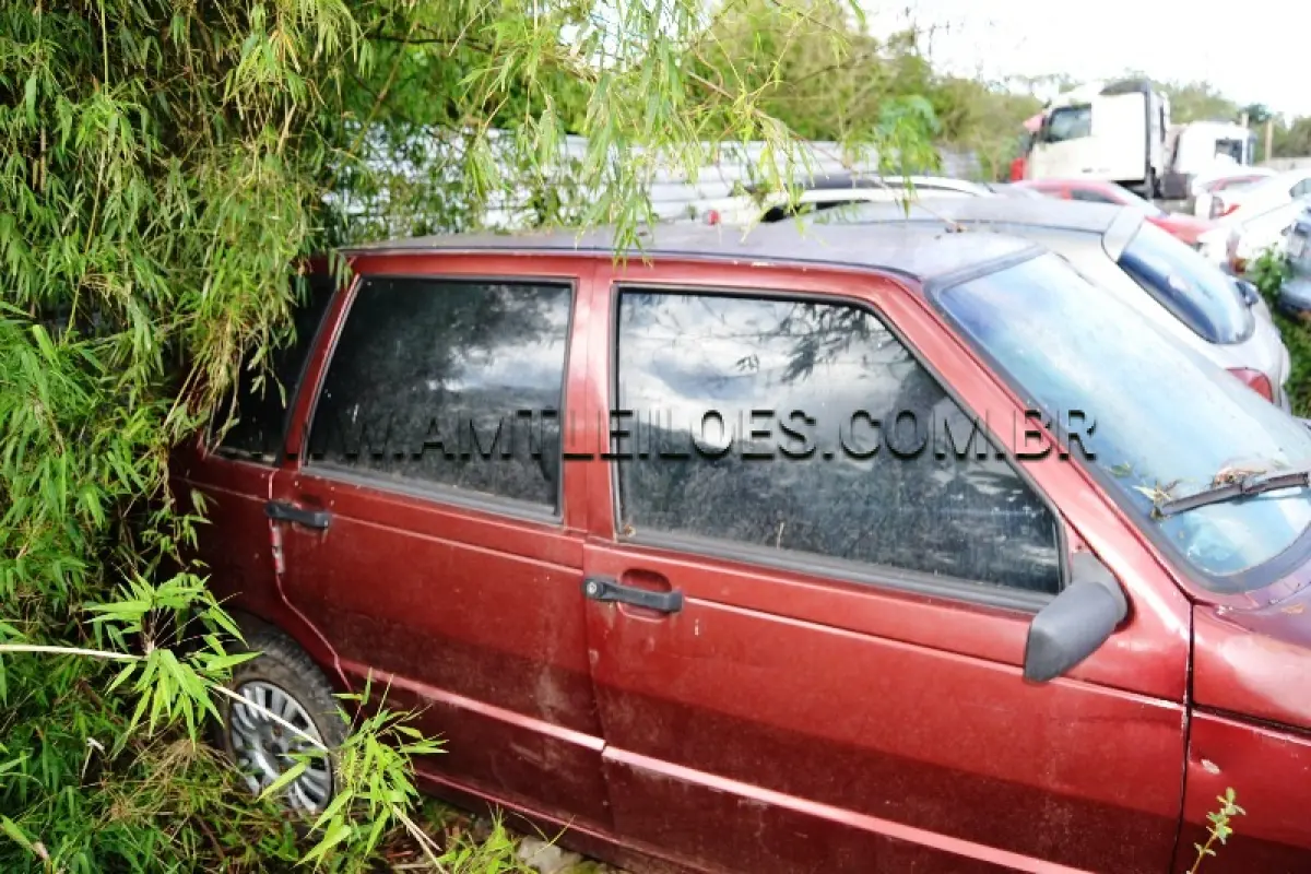 LOTE 008 - SUCATA - FIAT/UNO ELETRONIC, Placa: IBY2343, UF: RS; Ano/Mod: 1994; Cor: Vermelha, Chassi: 9BD146000R5276319; Motor: 4029108.