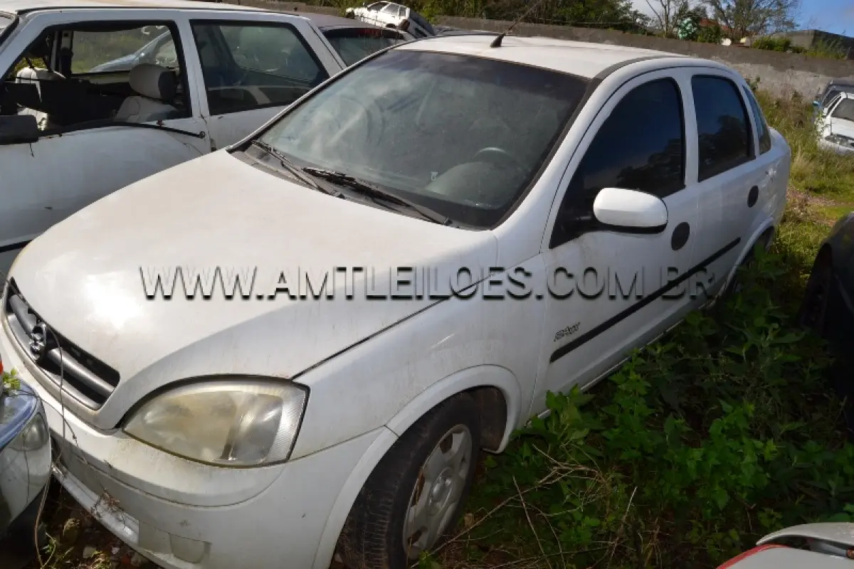 LOTE 011 - GM/CORSA SEDAN MAXX, Placa: IMU3584, UF: RS; Ano/Mod: 2005; Cor: Branca, RENAVAM: 869835963; Chassi: 9BGXH19G06B149649; Motor: G50007896