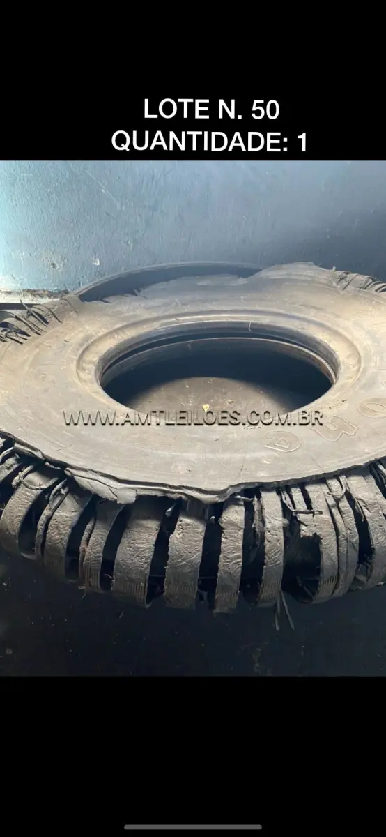 LOTE 050 - 01 PNEU 11.00 R22
