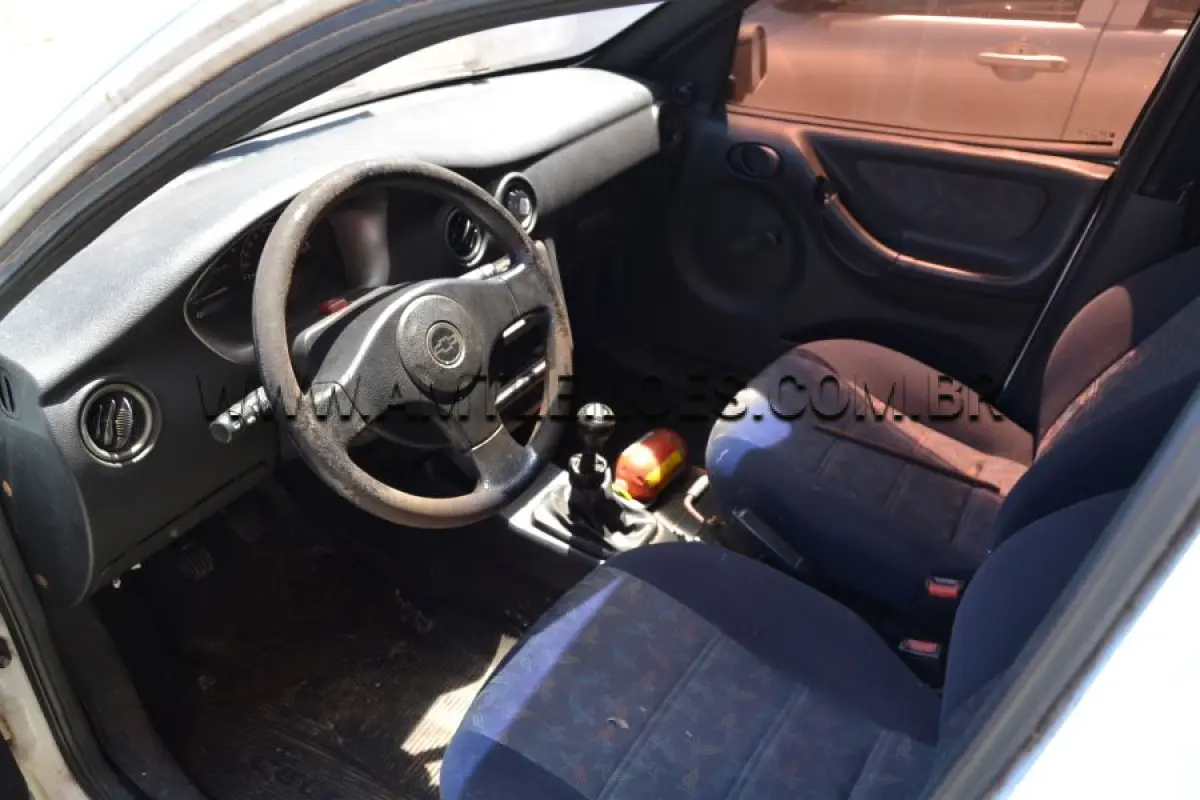 LOTE 013 - GM/CELTA 5 PORTAS SUPER, Placa: ILC 5610, UF: RS Ano: 2003; Cor: Branca, RENAVAM: 800926170 Chassi: 9BGRD48X03G174595/ Motor: 9E0052821.