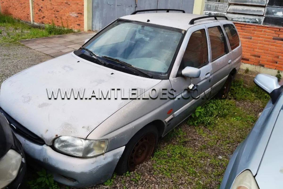 LOTE 003 - SUCATA - FORD /ESCORT GLX16VF /Ano  modelo: 1997 / Cor: PRATA