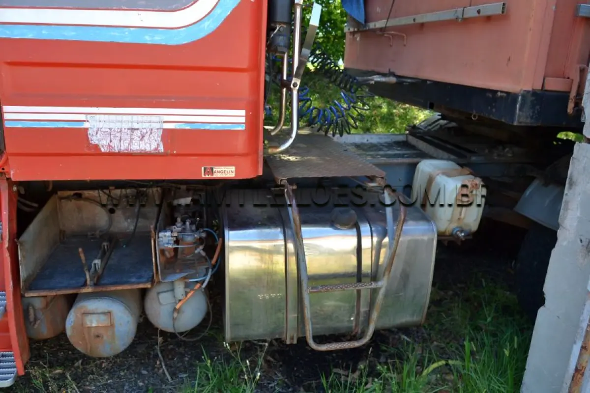 LOTE 011 - CAMINHÃO TRAÇÃO, SCANIA/T112 MA 4X2, Placa: KBP2930, UF: MS; Ano: 1982; Cor: Vermelha, RENAVAM: 113872739; Chassi: 9BSTM4X2Z03213065; Motor: 3029934.
