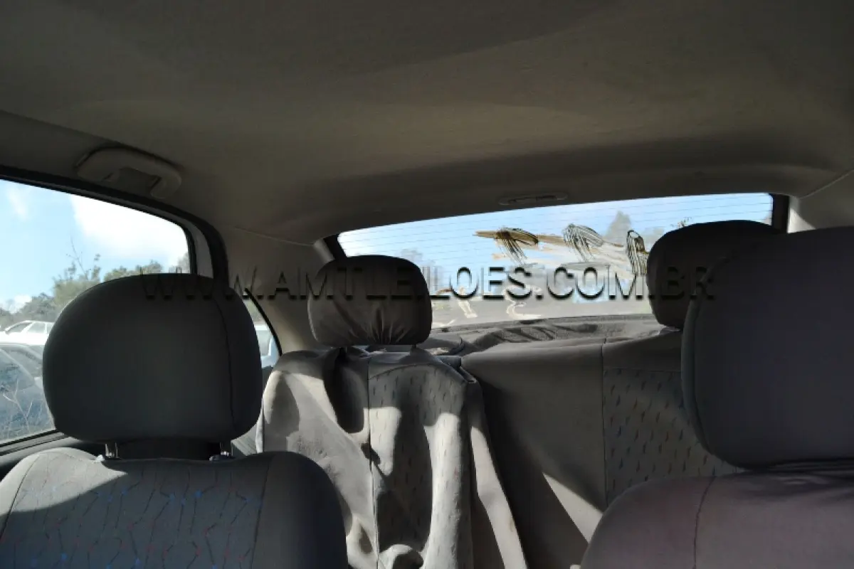 LOTE 011 - GM/CORSA SEDAN MAXX, Placa: IMU3584, UF: RS; Ano/Mod: 2005; Cor: Branca, RENAVAM: 869835963; Chassi: 9BGXH19G06B149649; Motor: G50007896