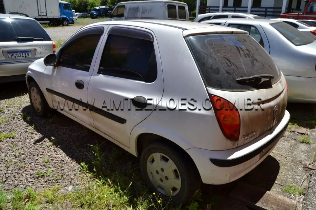 LOTE 013 - GM/CELTA 5 PORTAS SUPER, Placa: ILC 5610, UF: RS Ano: 2003; Cor: Branca, RENAVAM: 800926170 Chassi: 9BGRD48X03G174595/ Motor: 9E0052821.