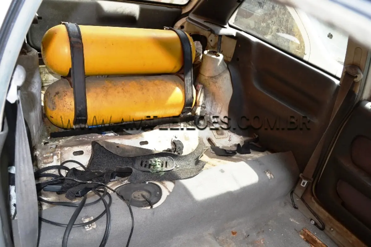 LOTE 017 - SUCATA: Espécie: PASSAGEIRO / Marca: VW / Modelo: GOL SPECIAL / Placa: MCB7478 / Ano fabricação: 2001 / Ano modelo: 2001 / Cor: BRANCA / Chassi: 9BWCA05Y32T034854 / Motor: AFZ680713 / Renavam: 768914680
