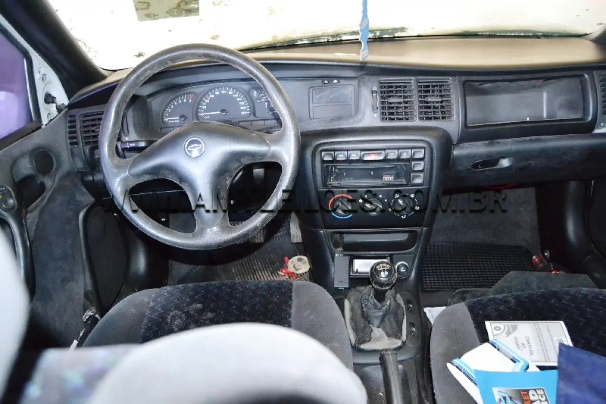 LOTE 010 - Espécie: PASSAGEIRO / Marca: GM / Modelo: VECTRA GLS / Placa: IIV8443 / Ano fabricação: 1999 / Ano modelo: 1999 / Cor: BRANCA / Chassi: 9BGJK19H0XB534350 / Motor: JU0051707 / Renavam: 716611422