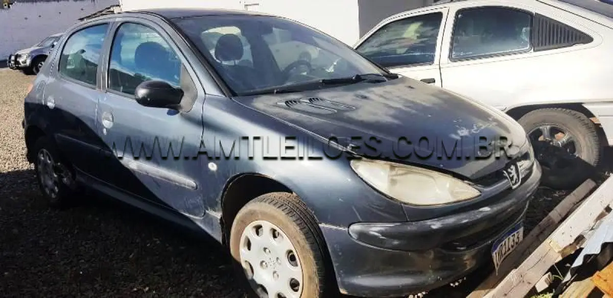 LOTE 013 - Espécie: PASSAGEIRO / Marca: PEUGEOT / Modelo: 206 10 SENSAT / Placa: IMR1I33 / Ano fabricação: 2005 / Ano modelo: 2005 / Cor: CINZA / Chassi: 9362A7LZ96B011799 / Motor: 10TR01Q091815 / Renavam: 864423004