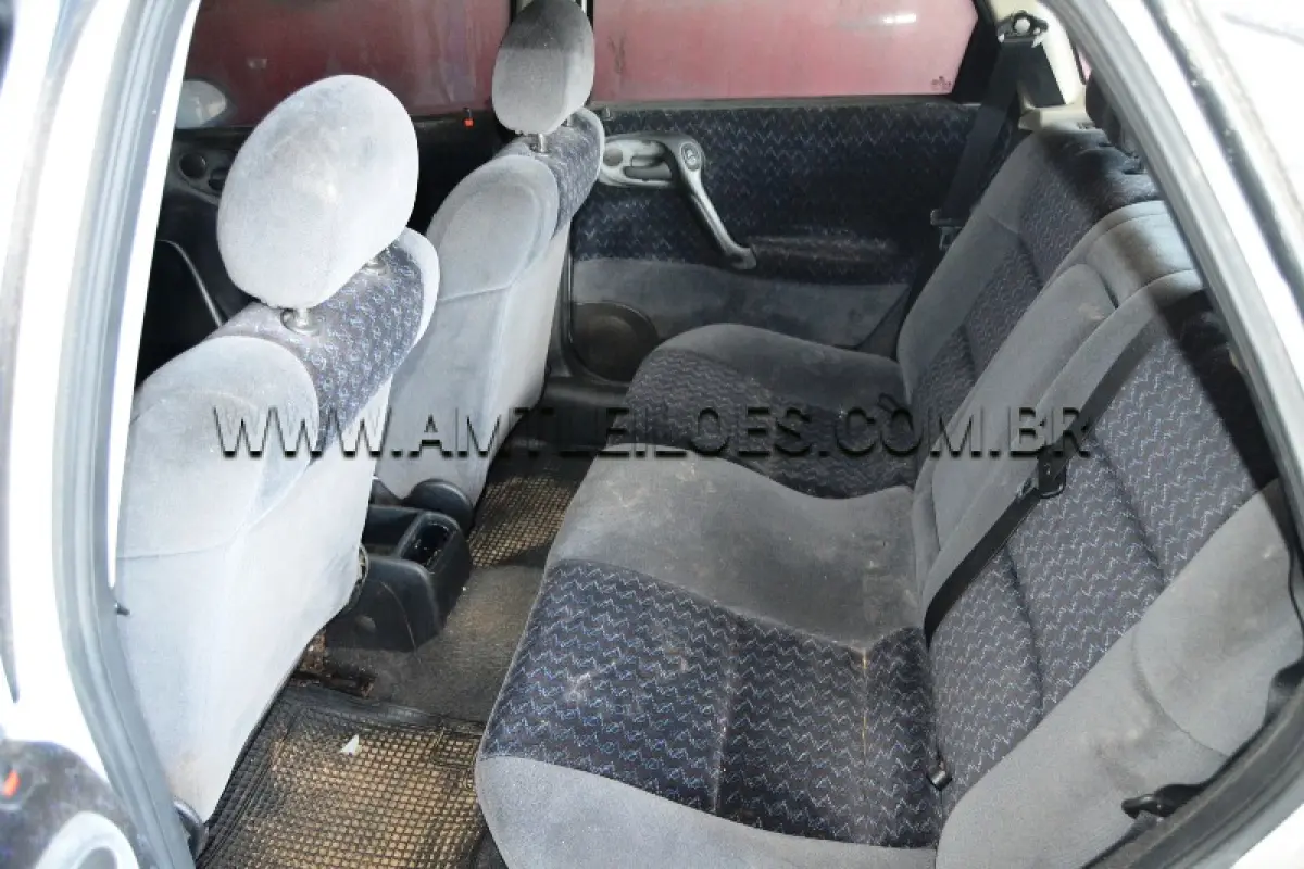 LOTE 010 - Espécie: PASSAGEIRO / Marca: GM / Modelo: VECTRA GLS / Placa: IIV8443 / Ano fabricação: 1999 / Ano modelo: 1999 / Cor: BRANCA / Chassi: 9BGJK19H0XB534350 / Motor: JU0051707 / Renavam: 716611422