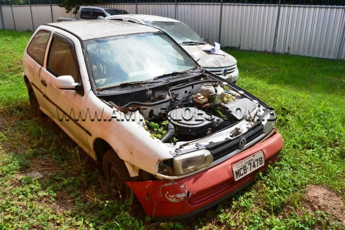LOTE 017 - SUCATA: Espécie: PASSAGEIRO / Marca: VW / Modelo: GOL SPECIAL / Placa: MCB7478 / Ano fabricação: 2001 / Ano modelo: 2001 / Cor: BRANCA / Chassi: 9BWCA05Y32T034854 / Motor: AFZ680713 / Renavam: 768914680