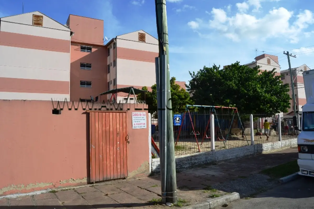 LOTE 001 - Um apartamento urbano, com área de 42,19m², na Rua Jose Barcelos Garcia, nº 100, apto 307, Bloco C, bairro Rubem Berta, Porto Alegre/RS. CRI da 6° zona - Matrícula 36.399