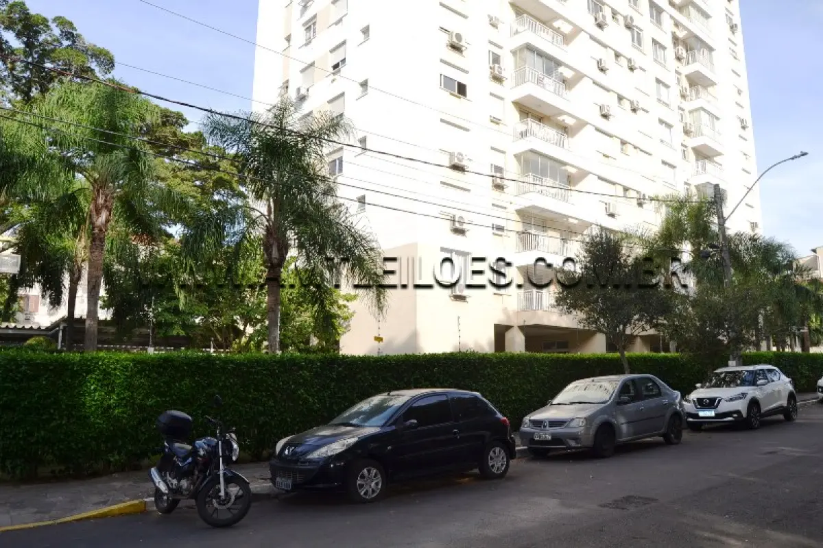 LOTE 002 - Um Apartamento Urbano, com área de 83,85m², na Rua Mauro Guedes de Oliveira, nº 131, Ap 1202 Torre A, Box 143 e 144, ambos com 10,58m², bairro Jardim Lindóia, Condomínio Punto Riserva, Lindóia, Porto Alegre/RS,  CRI 4ª Zona sob matrícula 158.297, 158.487 e 158.488.
