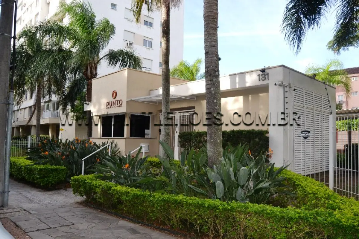 LOTE 002 - Um Apartamento Urbano, com área de 83,85m², na Rua Mauro Guedes de Oliveira, nº 131, Ap 1202 Torre A, Box 143 e 144, ambos com 10,58m², bairro Jardim Lindóia, Condomínio Punto Riserva, Lindóia, Porto Alegre/RS,  CRI 4ª Zona sob matrícula 158.297, 158.487 e 158.488.
